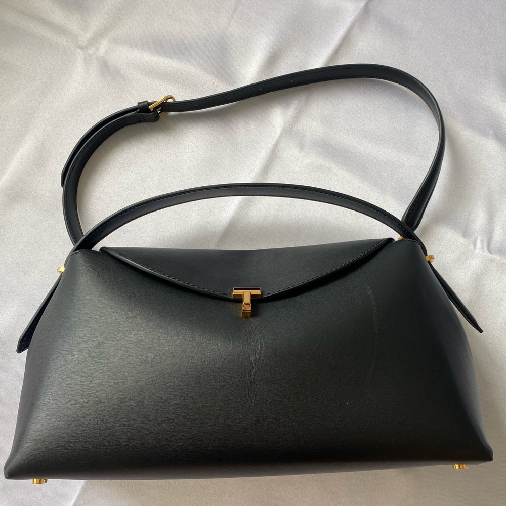 Toteme T-lock leather bag with shoulder strap black